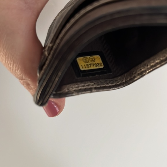 CHANEL - Metallic Aged calfskin quilted reissue card holder bronze color - Picture 8 of 8